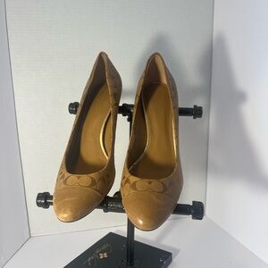 Coach Tan Heels Classic Sophistication